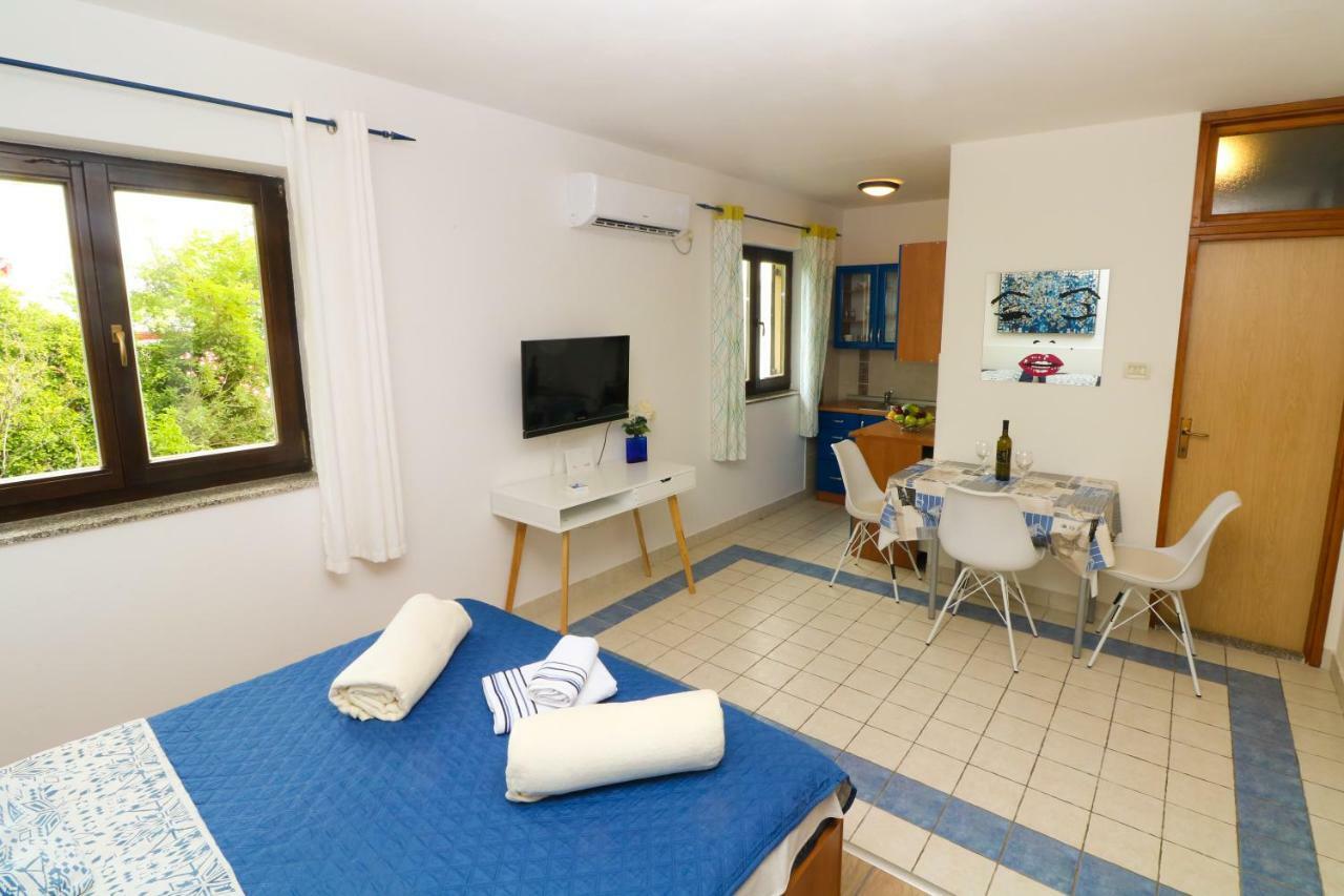 Apartments Ines バスカ エクステリア 写真