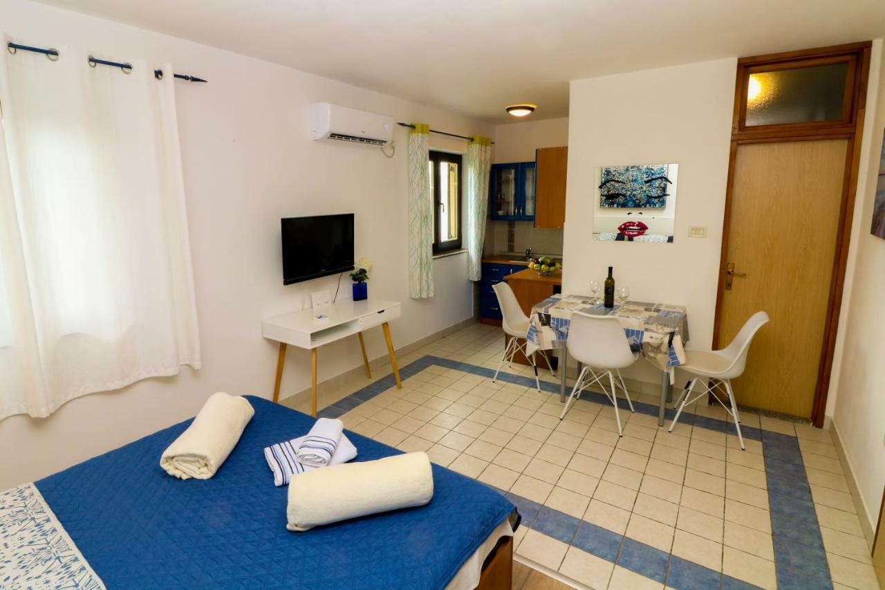 Apartments Ines バスカ エクステリア 写真