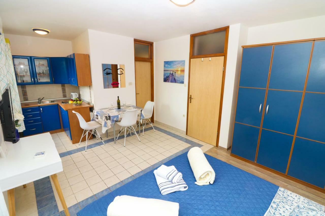 Apartments Ines バスカ エクステリア 写真